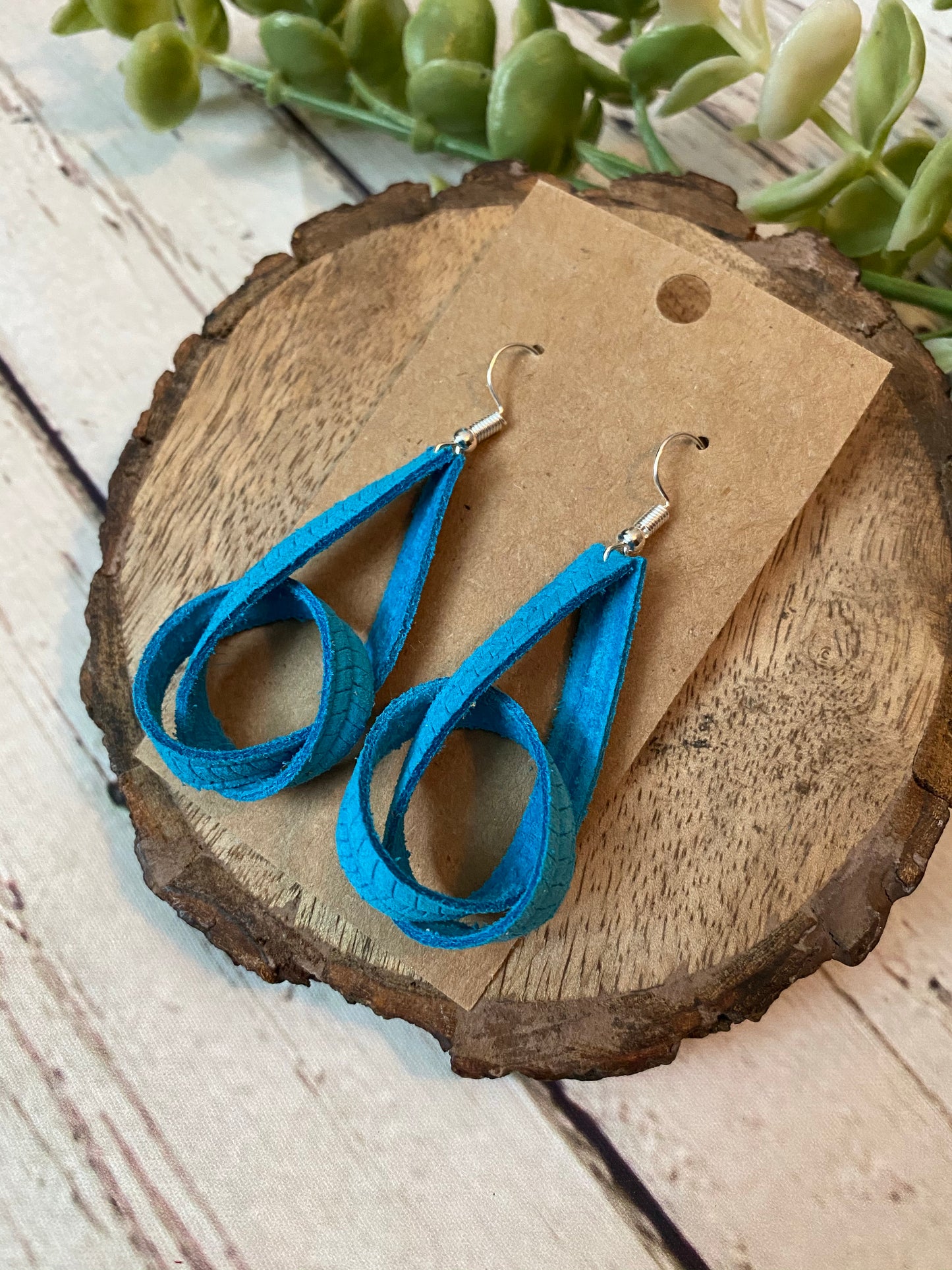 Bright Blue Palm Knot